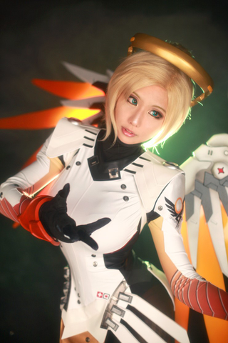 Illustration for article titled Heroes Never Die (Nor Does Their Cosplay)